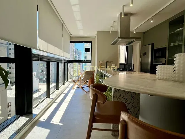 Apartamento 2 quartos e 3 banheiros, para alugar, no bairro Meia Praia em Itapema