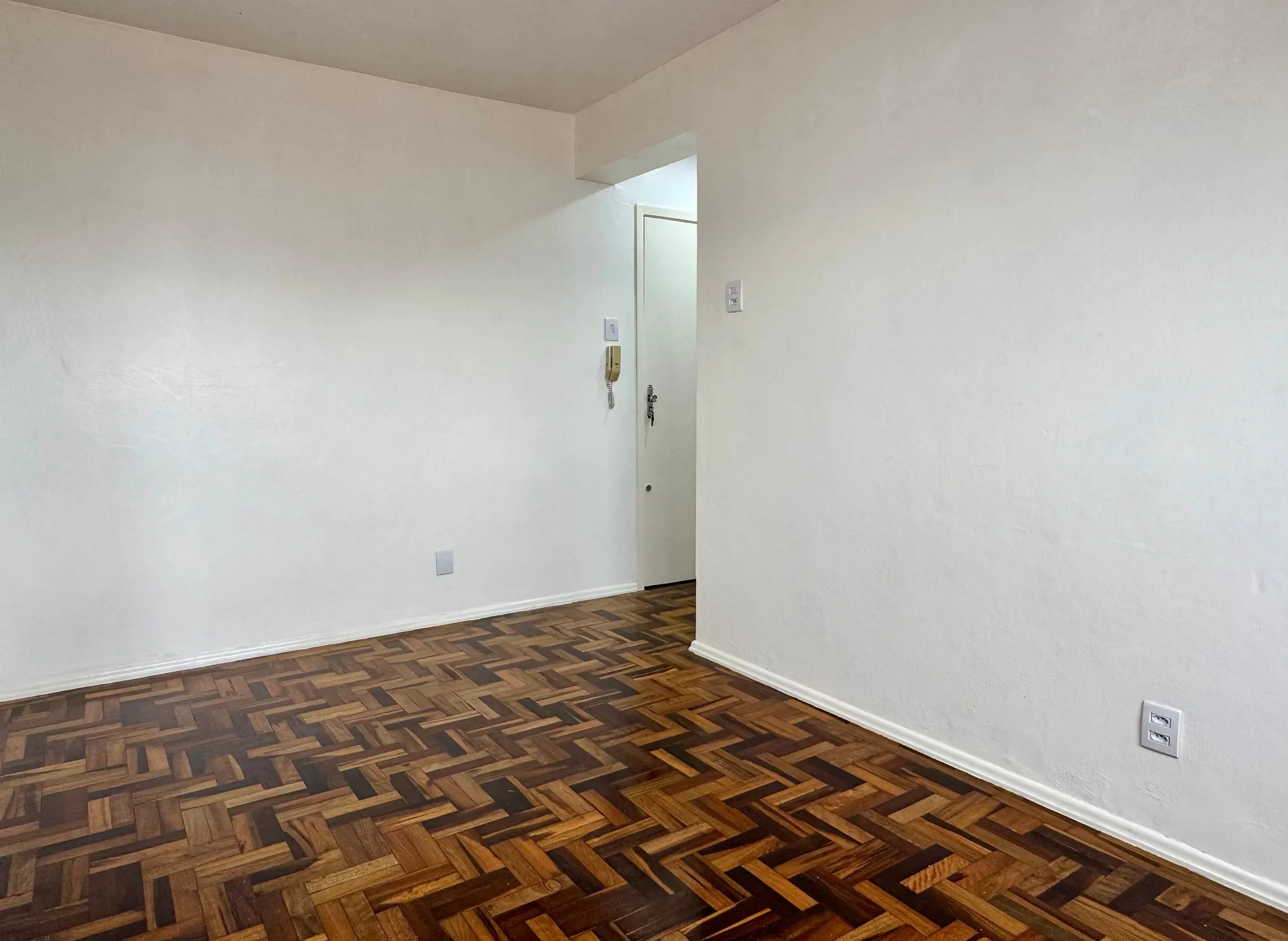 Apartamento de 2 dormitórios reformado à no Edifício José Brusque no Centro de Pelotas próximo à Bento Gonçalves - 7