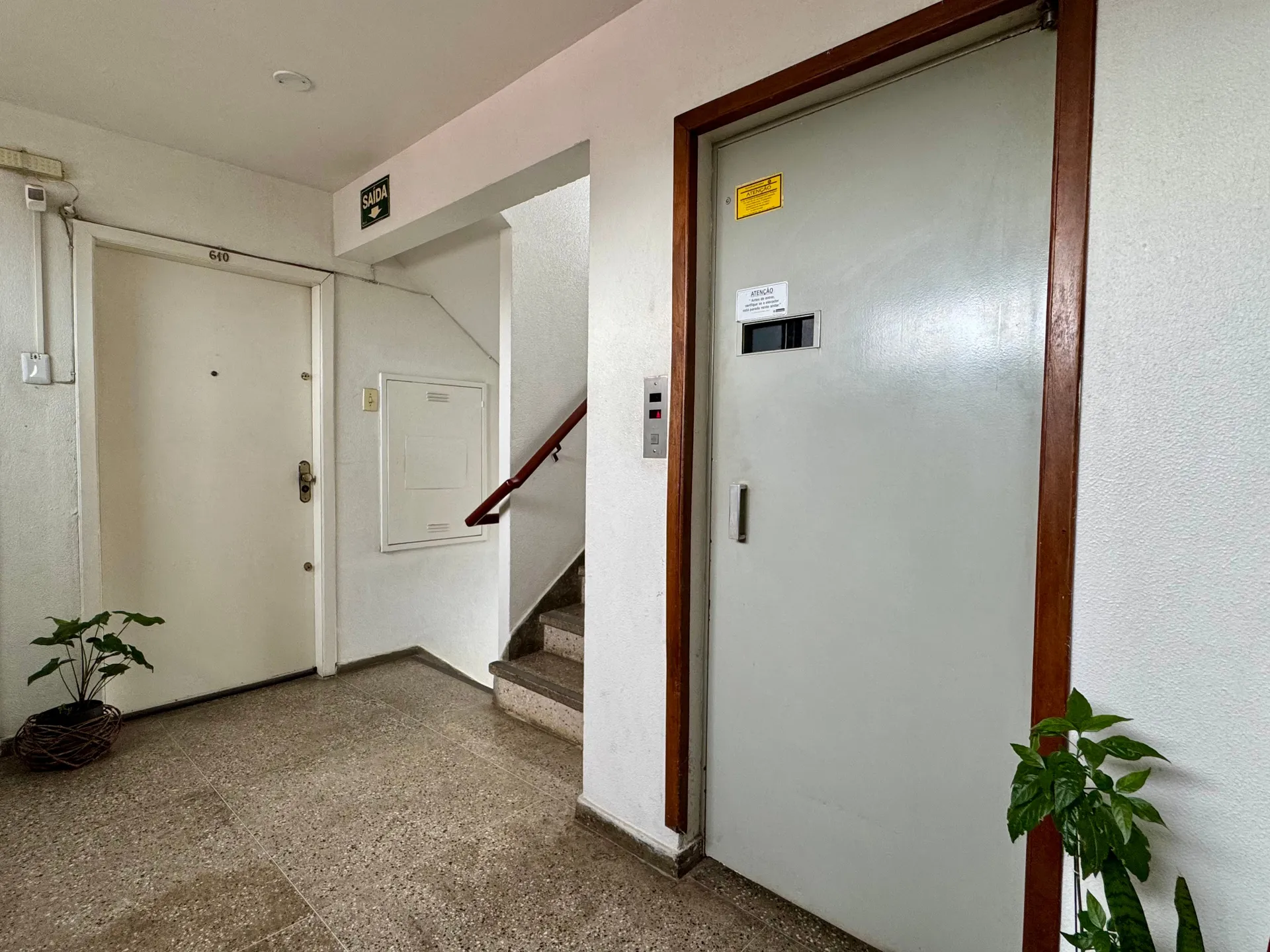 Apartamento de 2 dormitórios reformado à no Edifício José Brusque no Centro de Pelotas próximo à Bento Gonçalves - 17