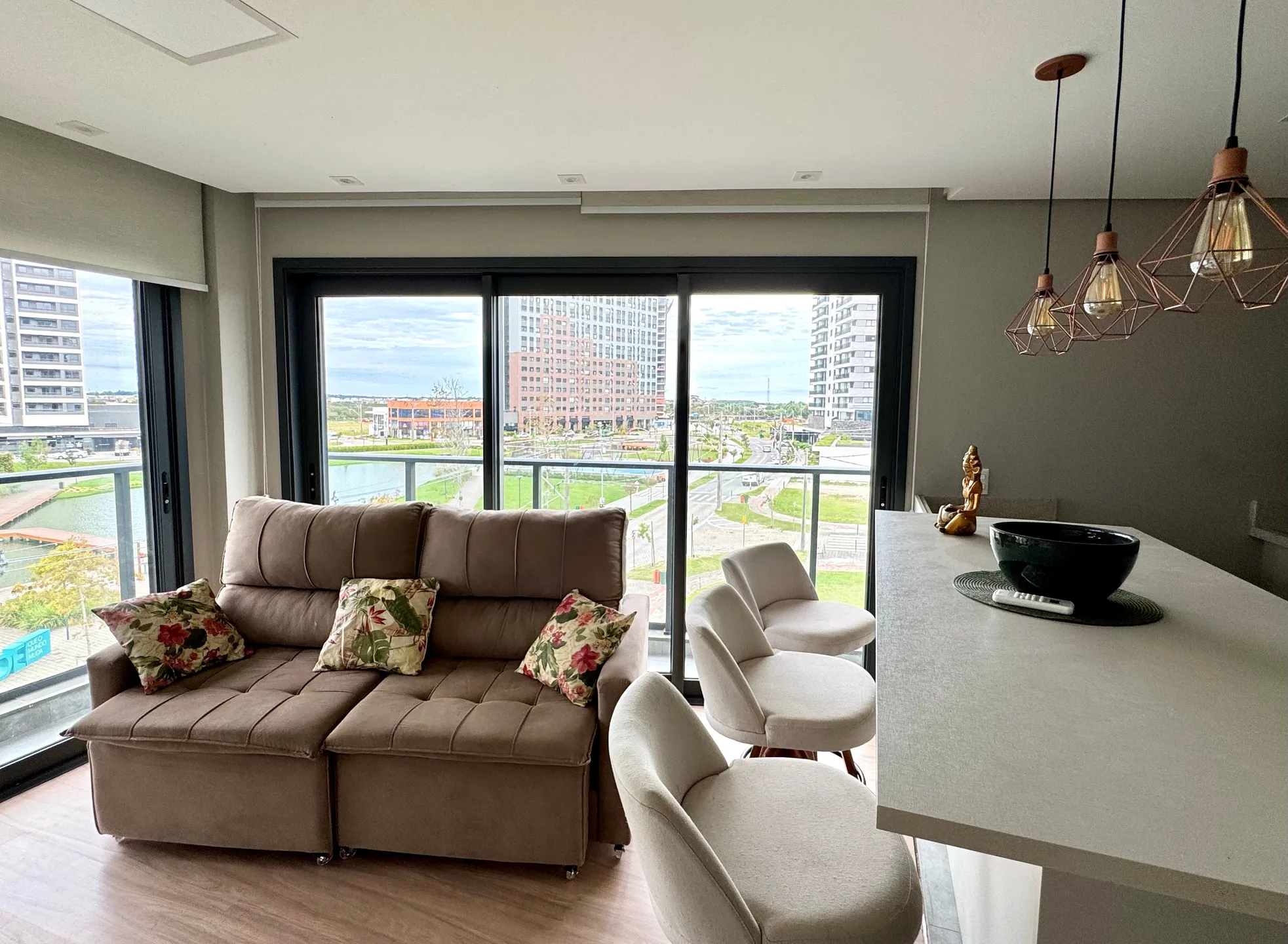 Apartamento mobiliado à venda no Inn, Parque Una - 46 m², 1 quarto, sacada com vista privilegiada para o Parque e vaga coberta.