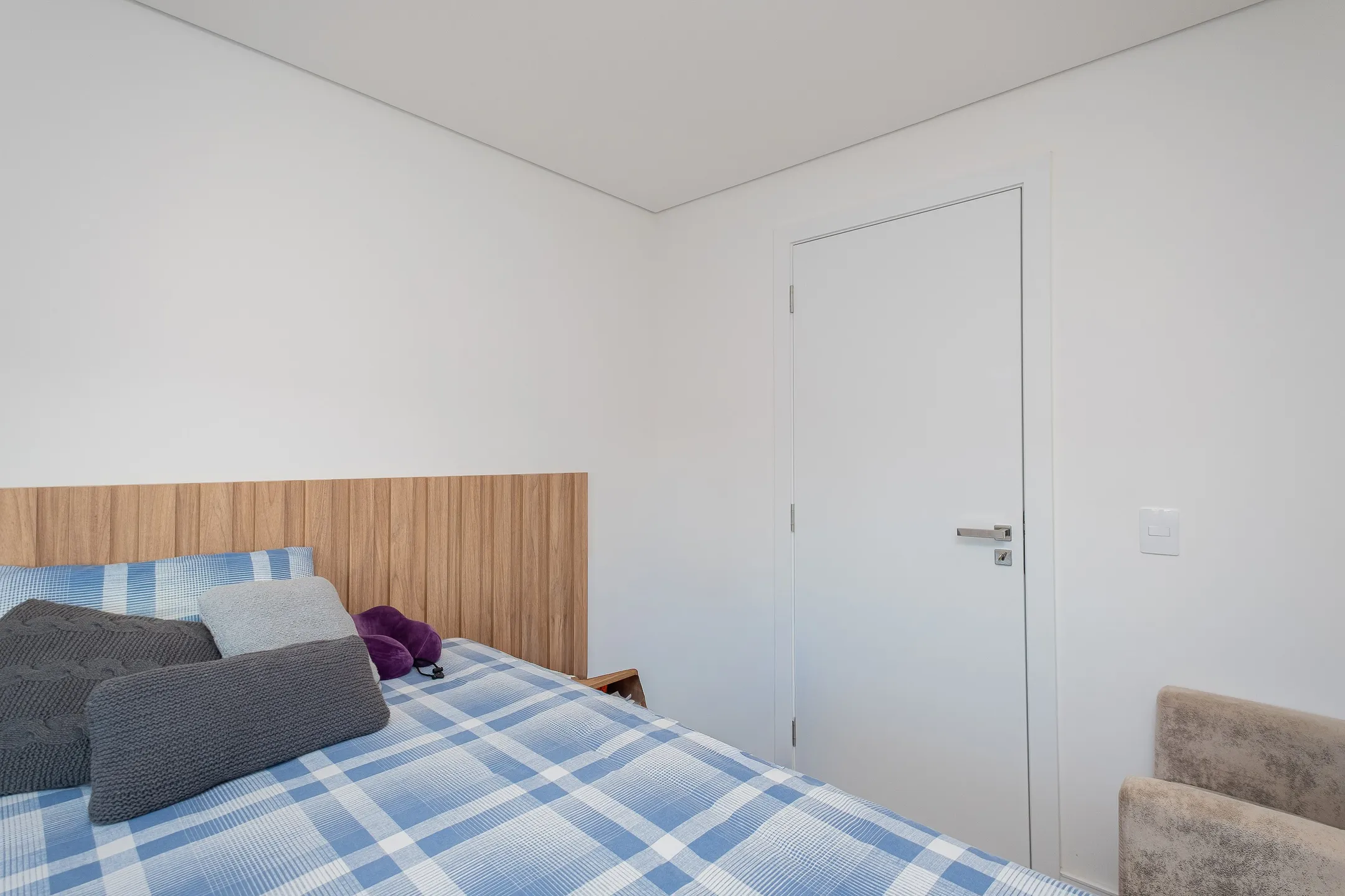 Apartamento mobiliado à venda no Miguel Zabaleta, Centro - 88 m², 2 quartos (sendo 1 suíte), móveis de alto padrão, sacada com churrasqueira e face Norte. - 10
