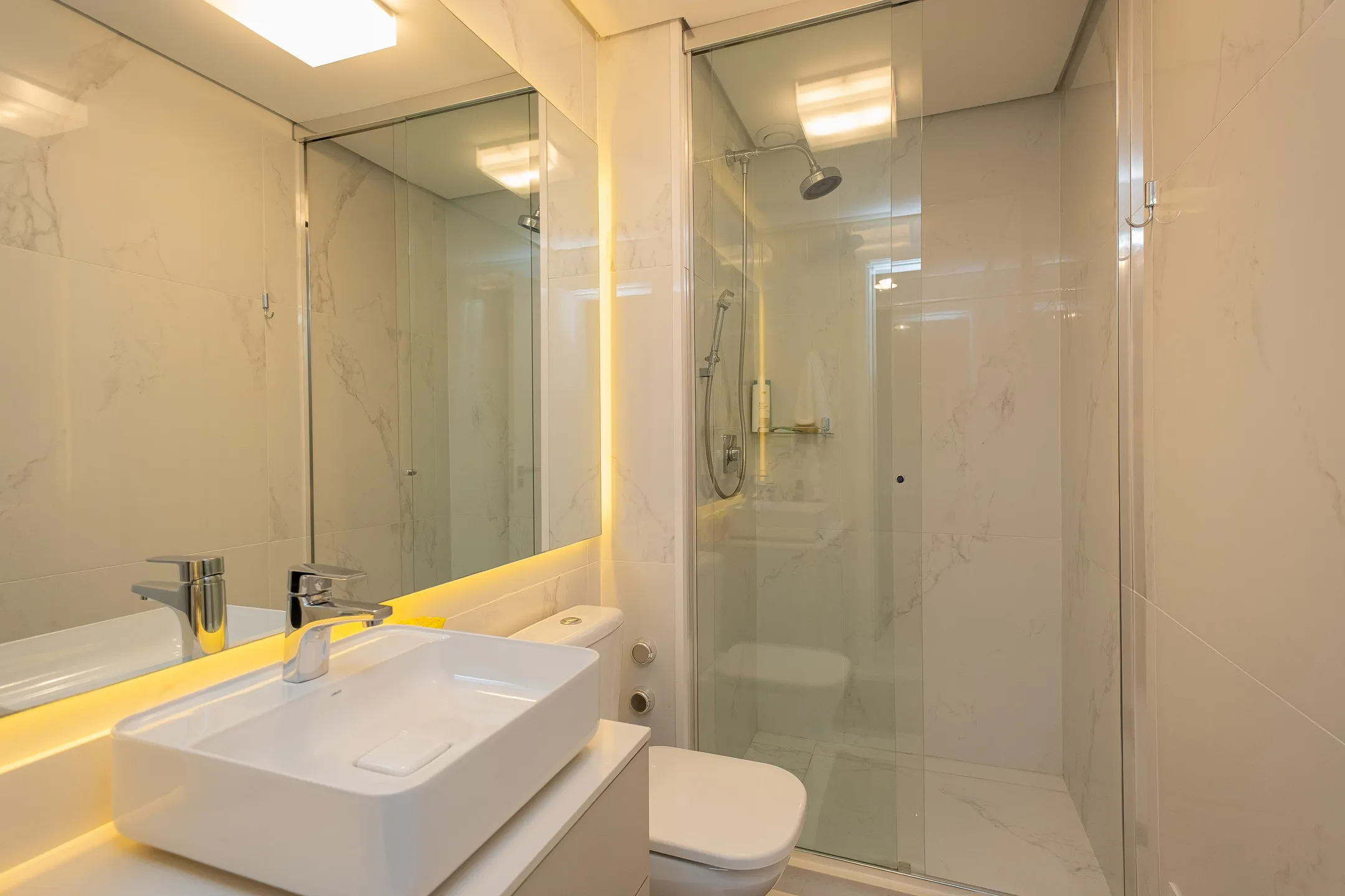 Apartamento mobiliado à venda no Miguel Zabaleta, Centro - 88 m², 2 quartos (sendo 1 suíte), móveis de alto padrão, sacada com churrasqueira e face Norte. - 11