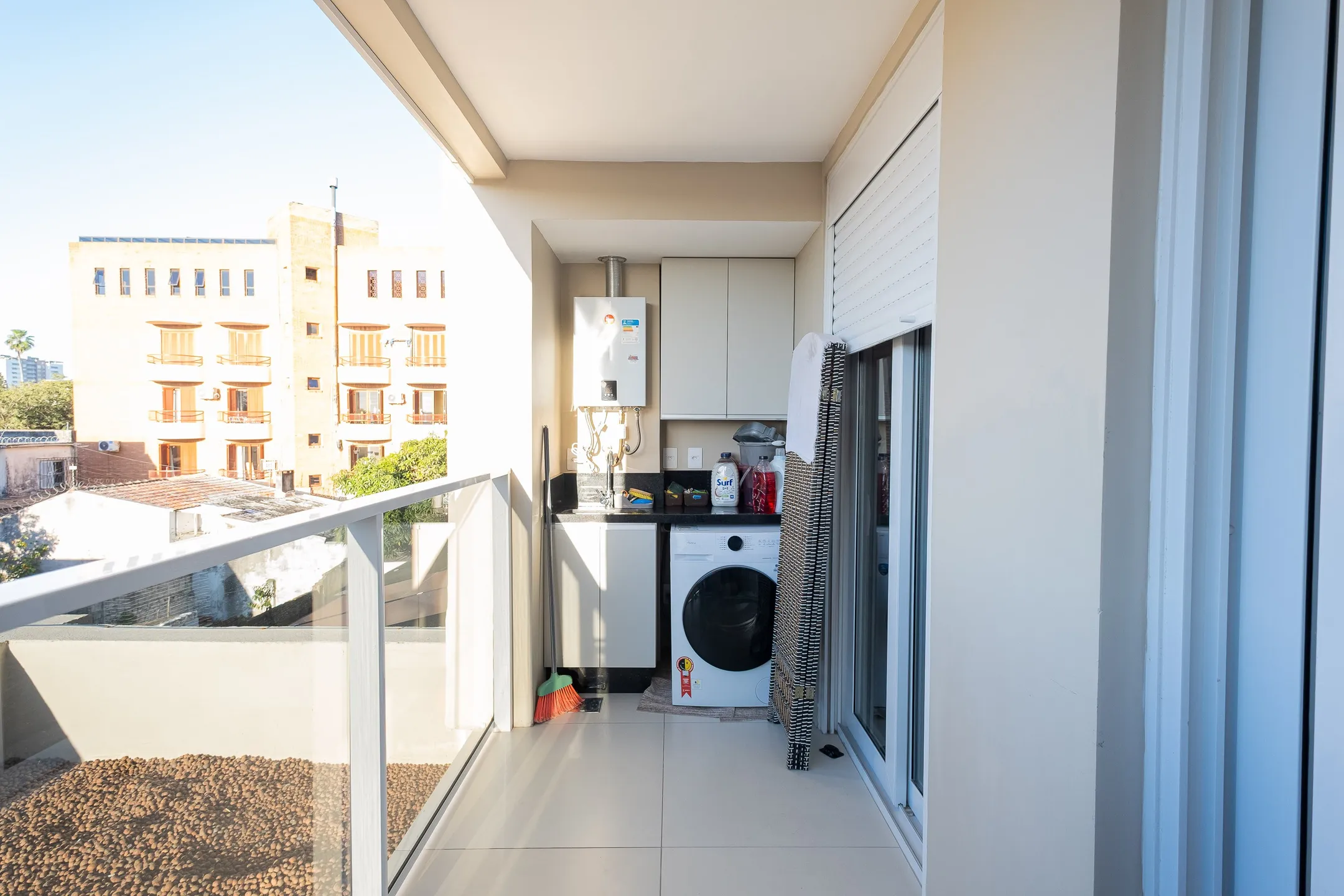 Apartamento mobiliado à venda no Miguel Zabaleta, Centro - 88 m², 2 quartos (sendo 1 suíte), móveis de alto padrão, sacada com churrasqueira e face Norte. - 12