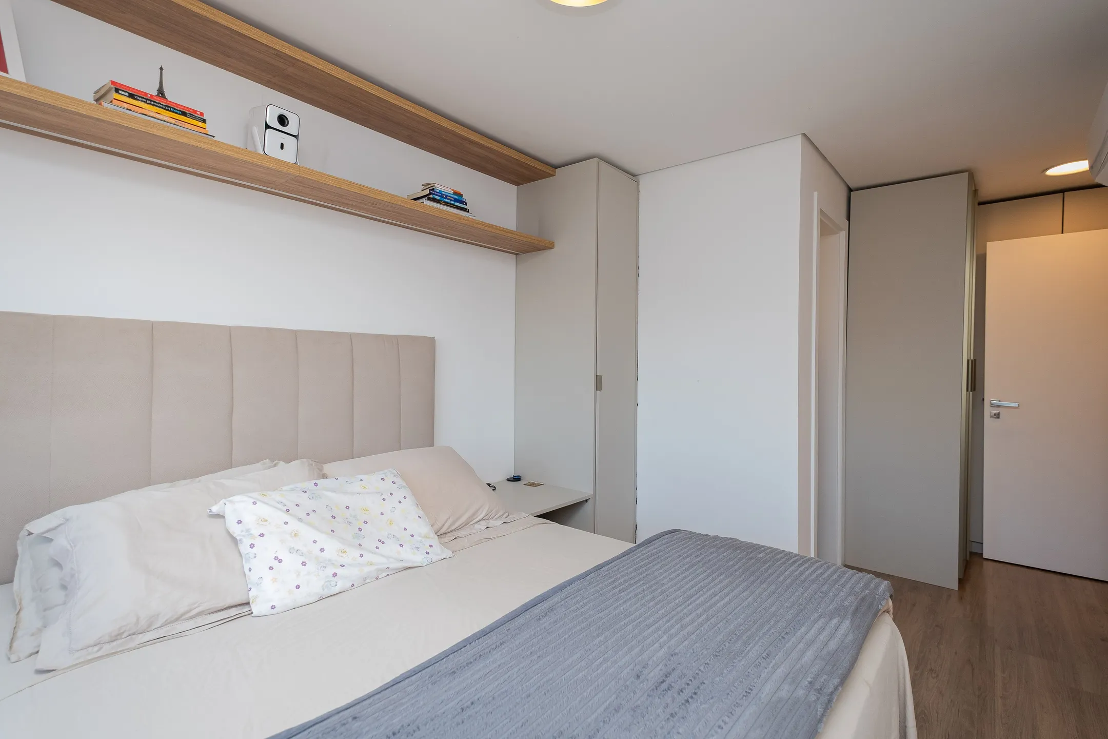 Apartamento mobiliado à venda no Miguel Zabaleta, Centro - 88 m², 2 quartos (sendo 1 suíte), móveis de alto padrão, sacada com churrasqueira e face Norte. - 7
