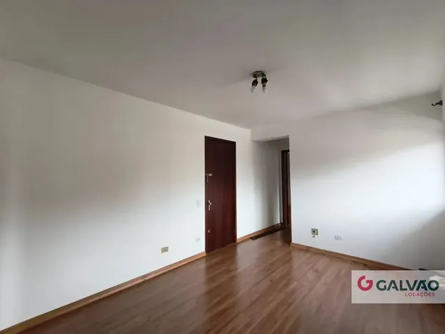 Apartamento 1 quarto e 1 banheiro, para alugar, no bairro Centro em Curitiba