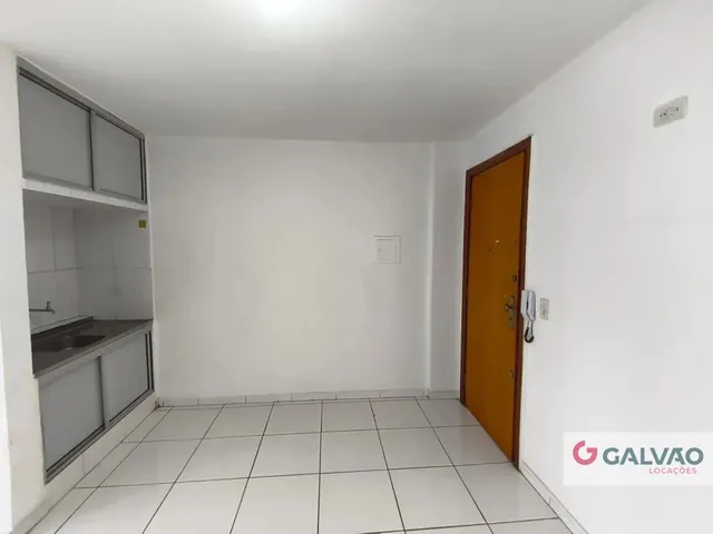 Apartamento 1 quarto e 1 banheiro, para alugar, no bairro Centro em Curitiba