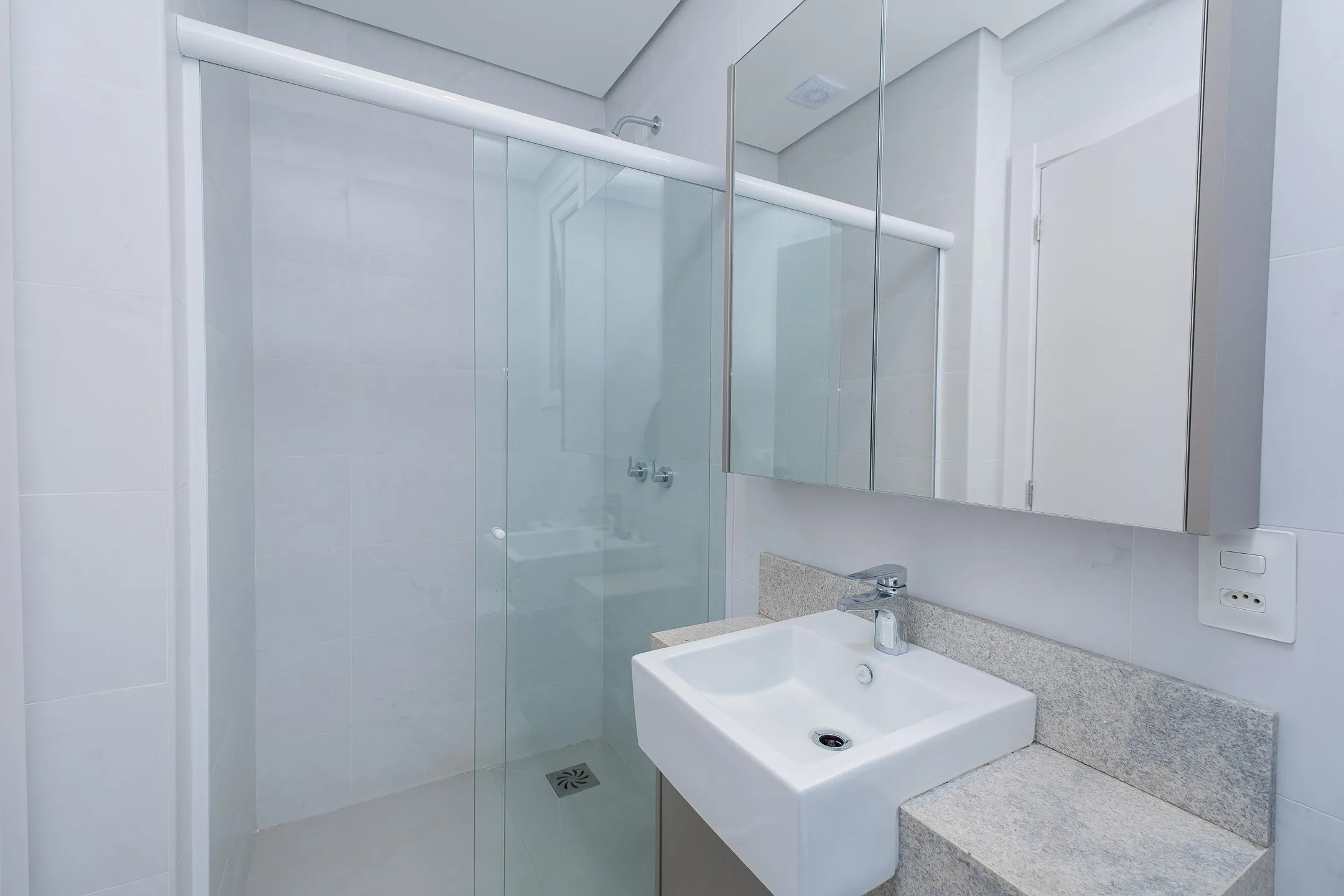 Apartamento 2 dormitórios com 1 suíte para aluguel na Dom Joaquim, bairro Centro, em Pelotas RS, ótima localização e conforto - 9