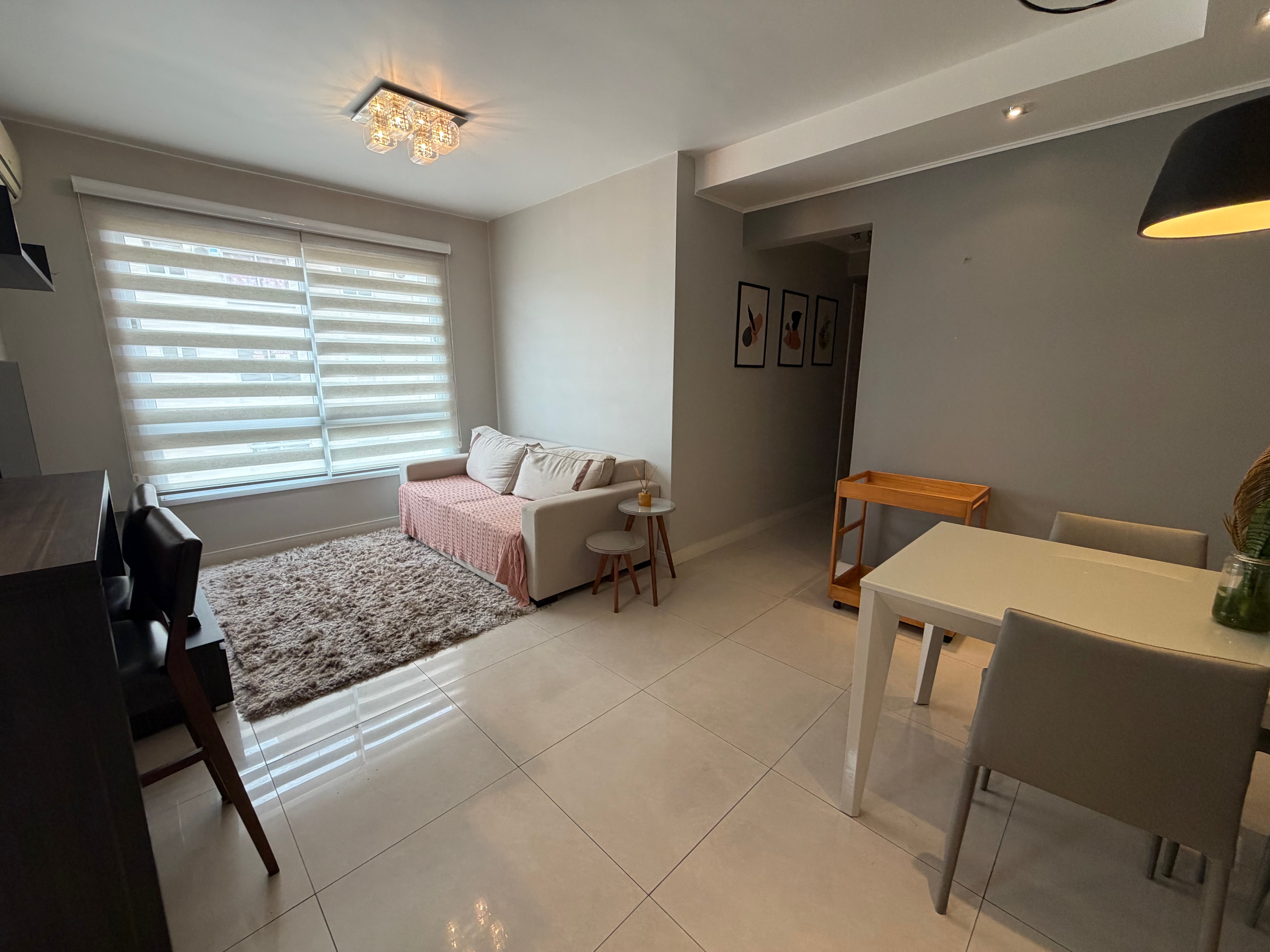 Apartamento mobiliado à venda no Garden Club House, Areal - 69 m², 2 quartos (sendo 1 suíte),  andar alto e 2 vagas.