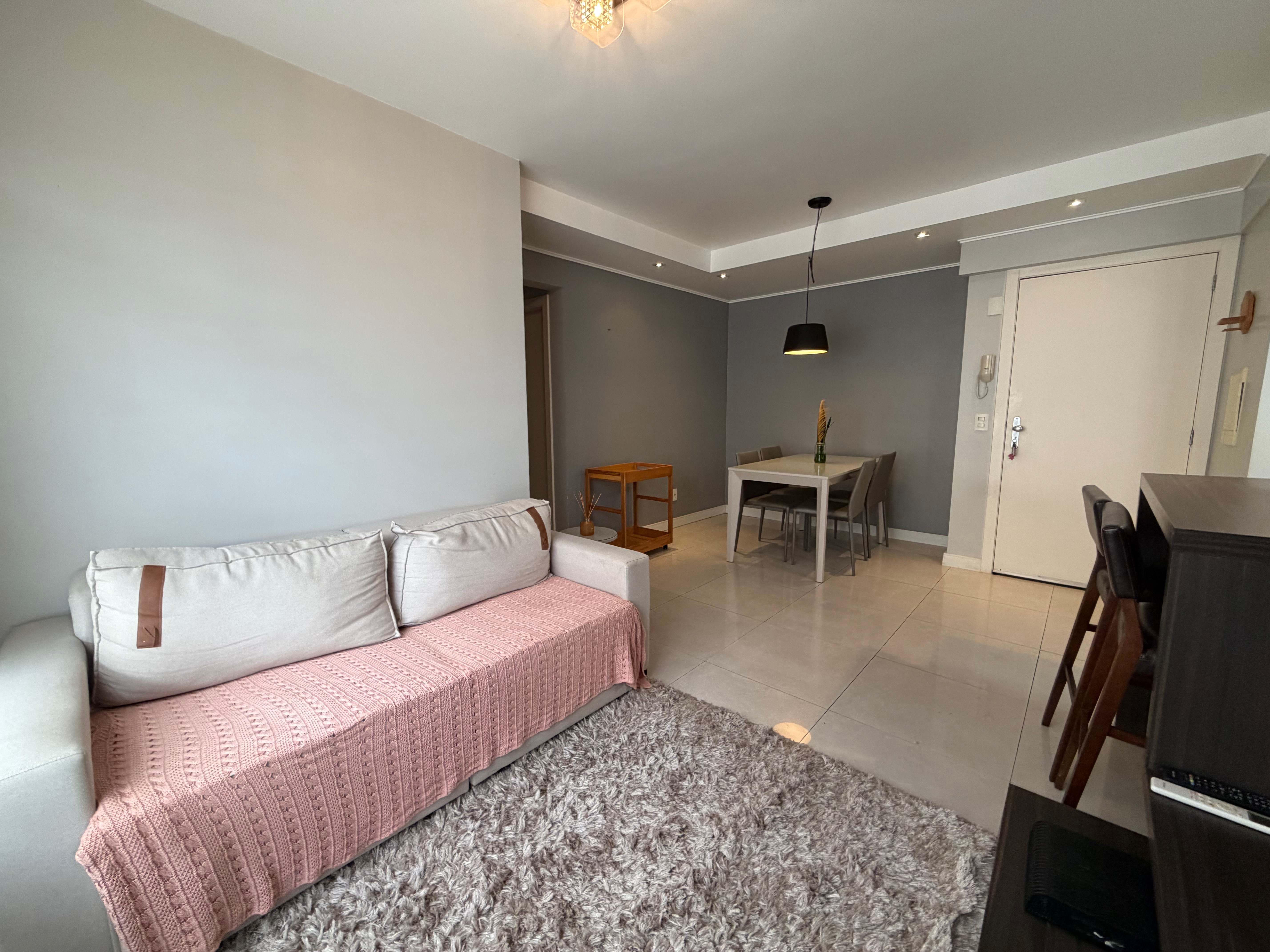 Apartamento mobiliado à venda no Garden Club House, Areal - 69 m², 2 quartos (sendo 1 suíte),  andar alto e 2 vagas. 2