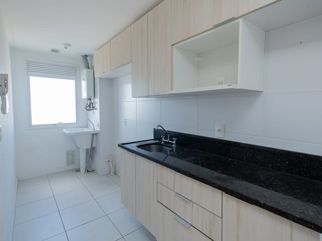 Apartamento 2 quartos e 2 banheiros, à venda ou para alugar, no bairro Areal em Pelotas