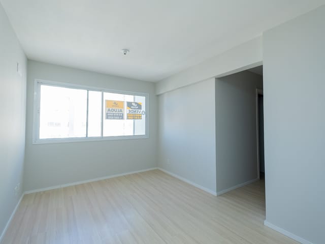 Apartamento com 62m² 3 quartos e 2 banheiros, à venda ou para alugar, no bairro Areal em Pelotas