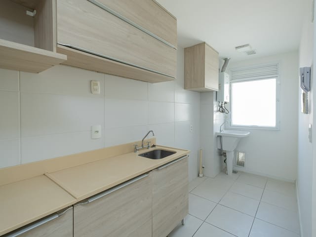 Apartamento com 62m² 3 quartos e 2 banheiros, à venda ou para alugar, no bairro Areal em Pelotas