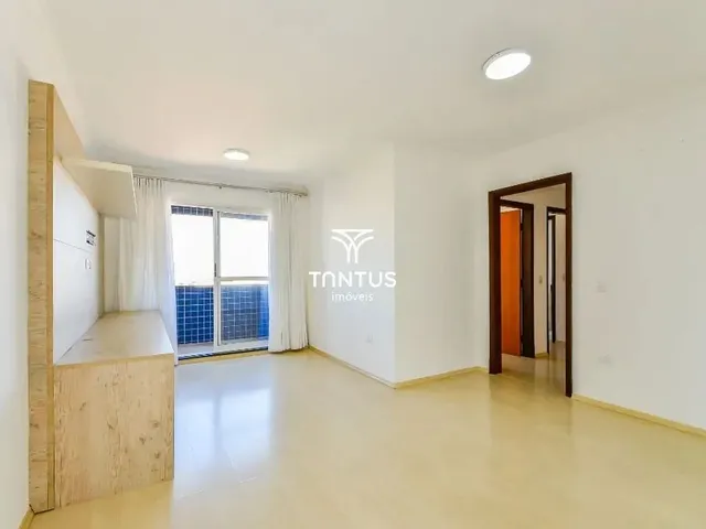 Apartamento 3 quartos e 2 banheiros, para alugar, no bairro Água Verde em Curitiba