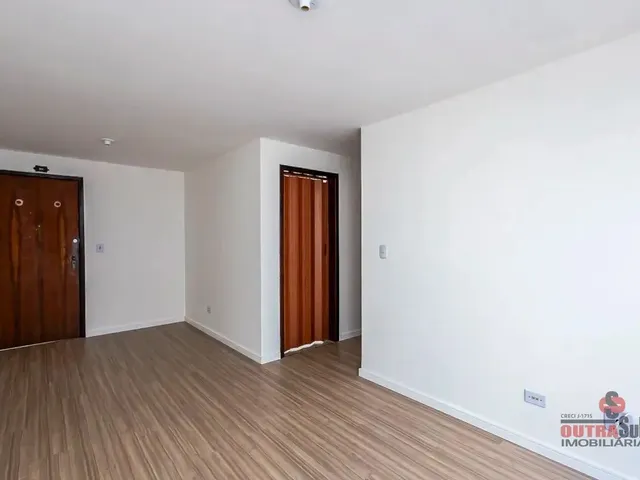 Apartamento 3 quartos e 1 banheiro, para alugar, no bairro Capão Raso em Curitiba