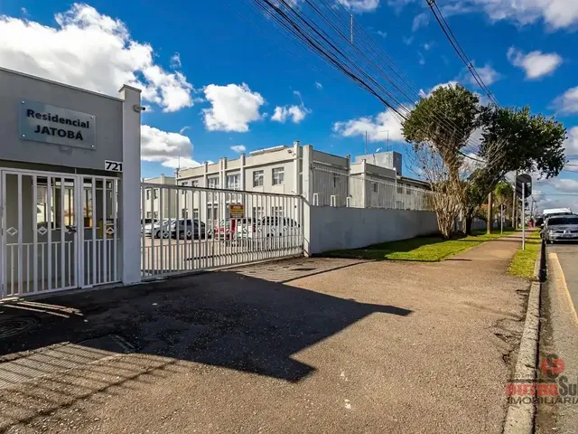 Apartamento 3 quartos e 1 banheiro, para alugar, no bairro Capão Raso em Curitiba