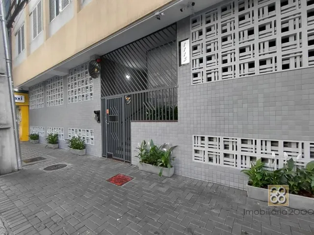 Apartamento 3 quartos e 1 banheiro, para alugar, no bairro Centro em Curitiba