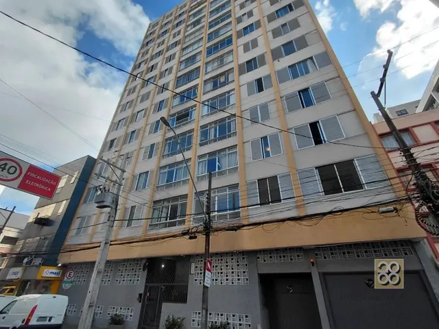Apartamento 3 quartos e 1 banheiro, para alugar, no bairro Centro em Curitiba