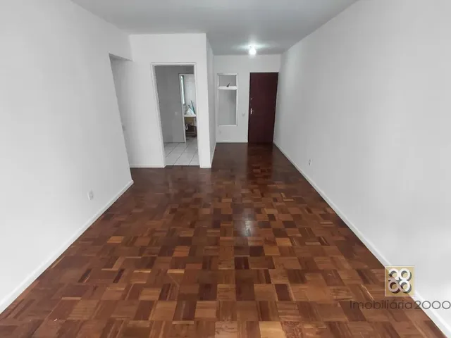 Apartamento 3 quartos e 1 banheiro, para alugar, no bairro Centro em Curitiba