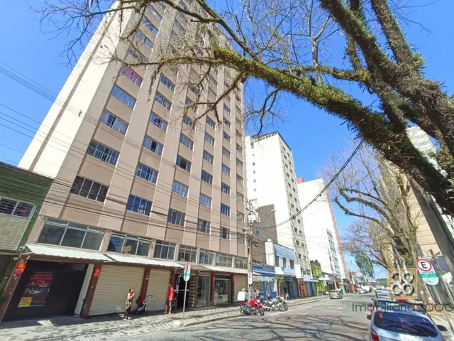 Apartamento 1 quarto e 1 banheiro, para alugar, no bairro Centro em Curitiba
