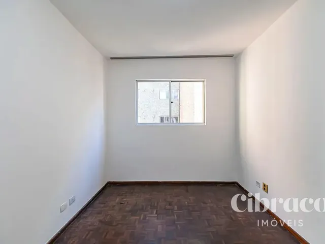 Apartamento 1 quarto e 1 banheiro, para alugar, no bairro Centro em Curitiba