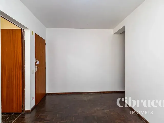Apartamento 1 quarto e 1 banheiro, para alugar, no bairro Centro em Curitiba