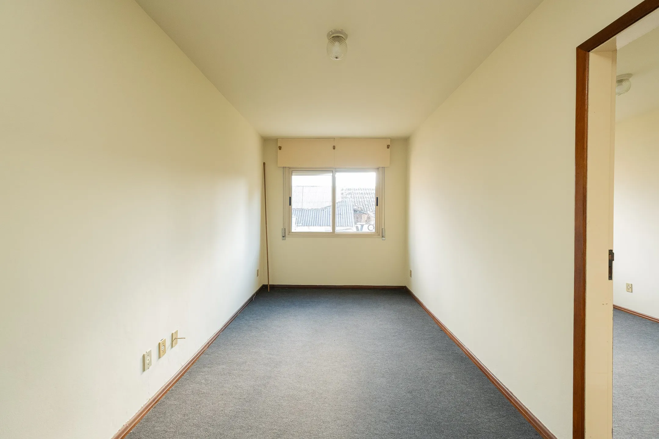 Apartamento de 1 dormitório para aluguel no centro de Pelotas RS próximo à Universidade Católica, ótima localização e praticidade 2