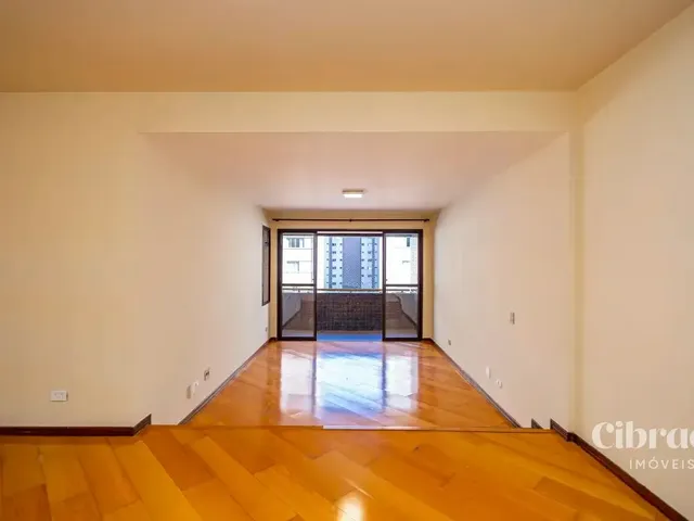 Apartamento 3 quartos e 3 banheiros, para alugar, no bairro Centro em Curitiba