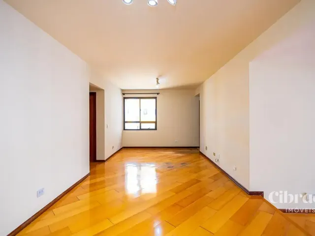 Apartamento 3 quartos e 3 banheiros, para alugar, no bairro Centro em Curitiba