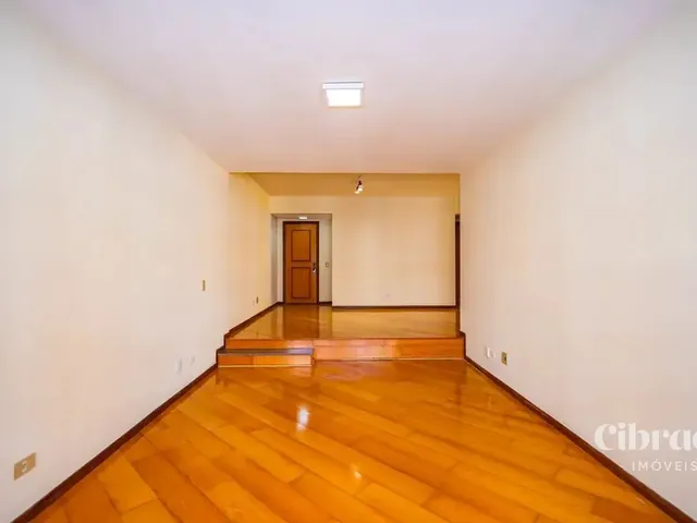 Apartamento 3 quartos e 3 banheiros, para alugar, no bairro Centro em Curitiba