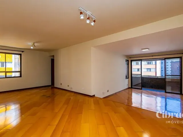 Apartamento 3 quartos e 3 banheiros, para alugar, no bairro Centro em Curitiba
