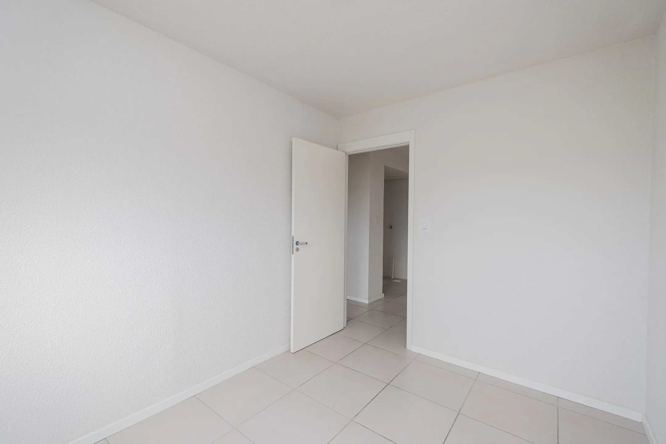 Apartamento 2 Quartos para Locação no Residencial Cidade de Coimbra: Conforto, Praticidade e Vaga na Entrada do Bloco no Areal - 7
