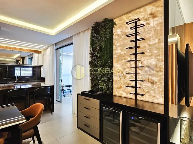 Apartamento 4 quartos e 5 banheiros, à venda, no bairro Meia Praia em Itapema
