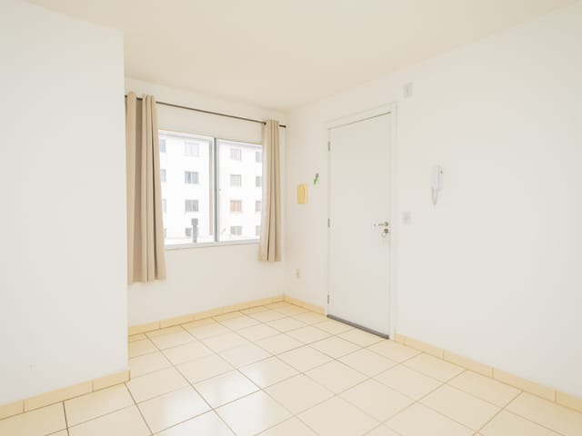 Apartamento com 57m² 2 quartos e 1 banheiro, à venda ou para alugar, no bairro Areal em Pelotas