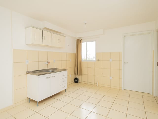 Apartamento com 57m² 2 quartos e 1 banheiro, à venda ou para alugar, no bairro Areal em Pelotas