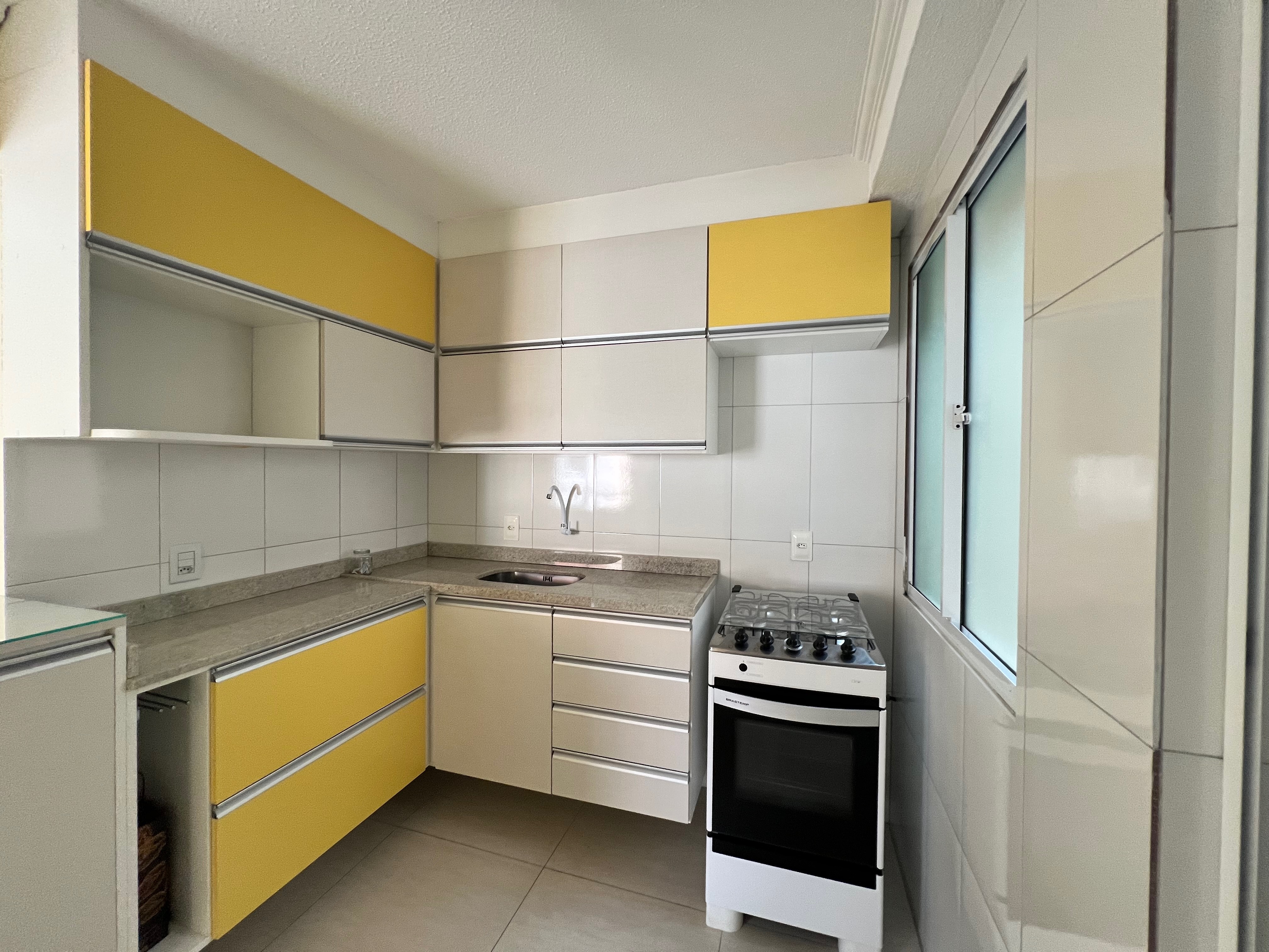 Apartamento à venda no Parque Central, centro de Pelotas - 54 m², 2 quartos, cozinha planejada, piso laminado e vaga.