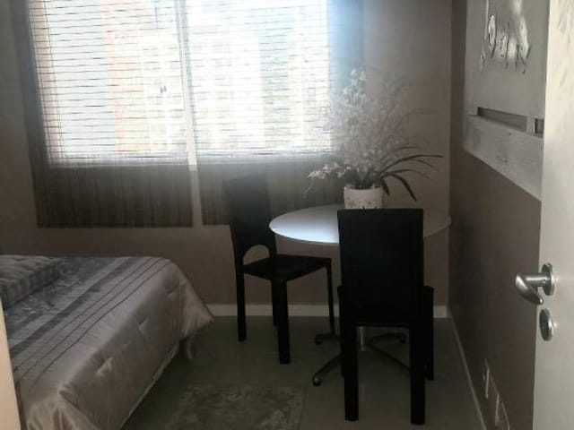 Foto do Apartamento - Apartamento com 2 suítes amplo com todos móveis inclusos,moderno, novo,  próximo à Praia de Icaraí, muito lindo! | ABIDON NAZARETH IMÓVEIS