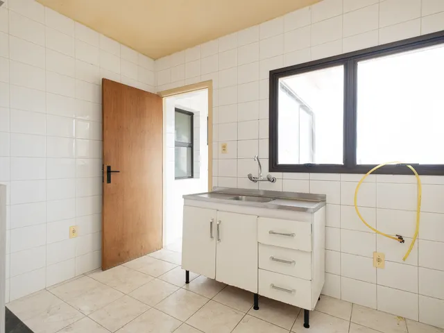Apartamento 3 quartos e 2 banheiros, para alugar, no bairro Centro em Pelotas