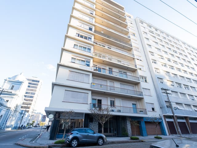 Apartamento com 400m² 3 quartos e 5 banheiros, à venda ou para alugar, no bairro Centro em Pelotas