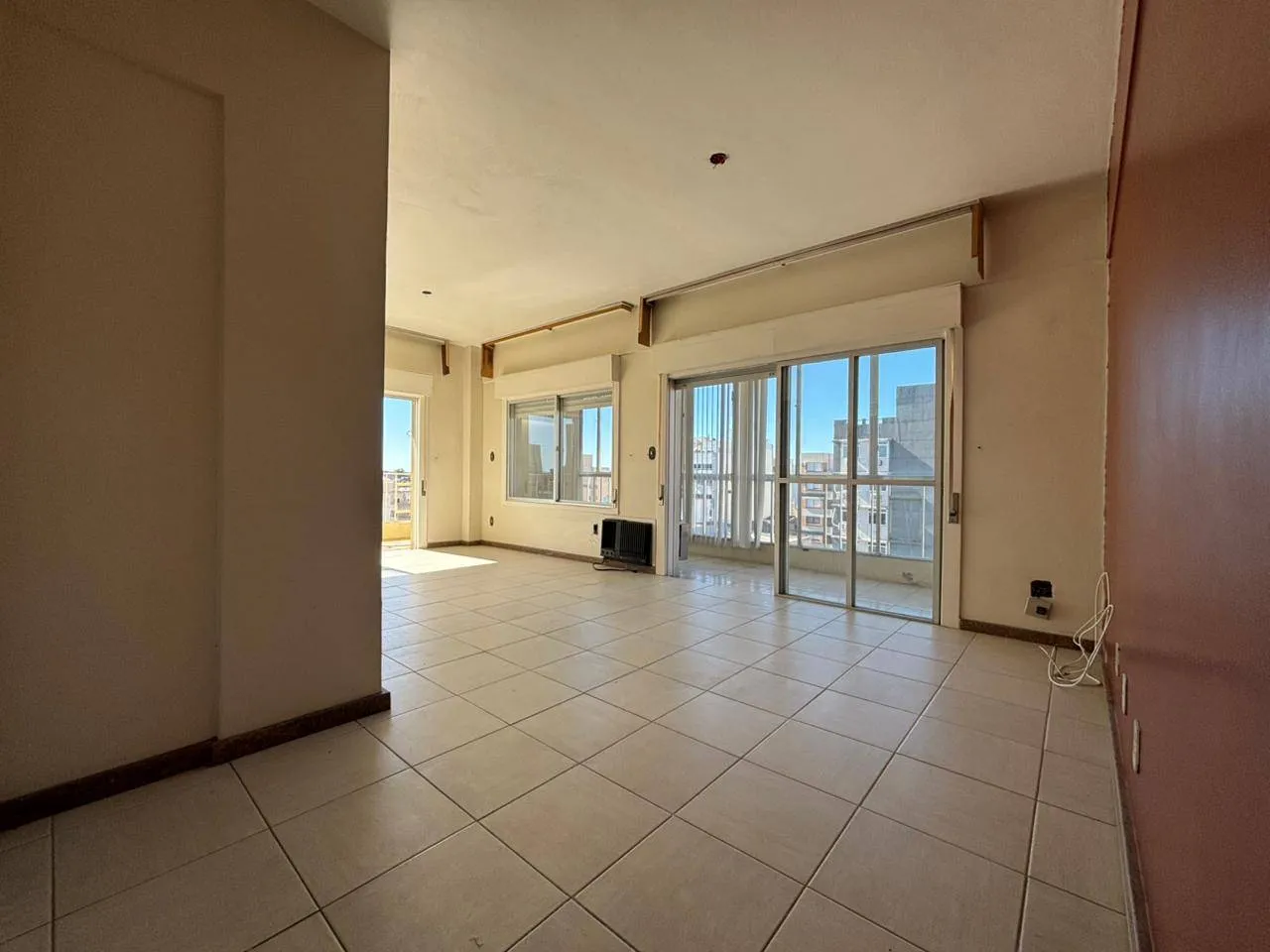 Apartamento à venda no Edifício Terrasse Status, Centro - 128 m², 3 quartos (sendo 1 suíte), andar alto com sacada e vaga. - 16