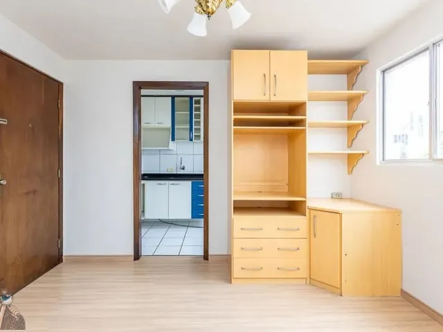 Apartamento 1 quarto e 1 banheiro, para alugar, no bairro Centro em Curitiba