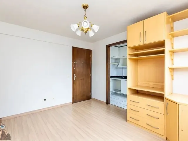 Apartamento 1 quarto e 1 banheiro, para alugar, no bairro Centro em Curitiba