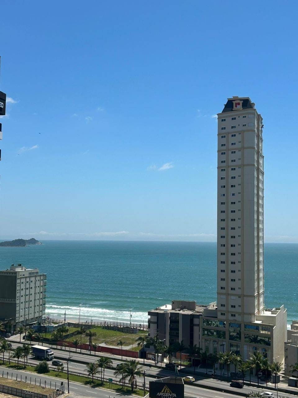 Apartamento Mobiliado, com Vista Mar e a 400 metros  do mar!