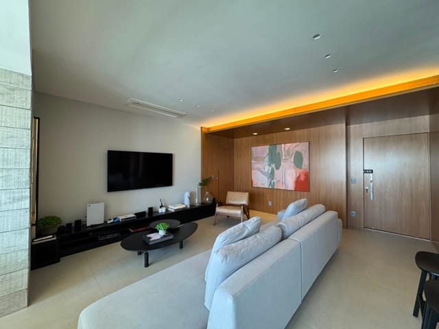 Apartamento com 195m² 3 quartos e 5 banheiros, à venda, no bairro Gleba Palhano em Londrina