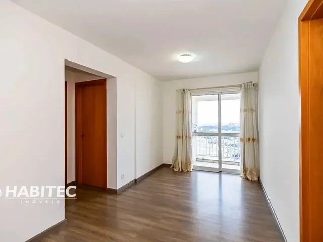 Apartamento 2 quartos e 2 banheiros, para alugar, no bairro Água Verde em Curitiba