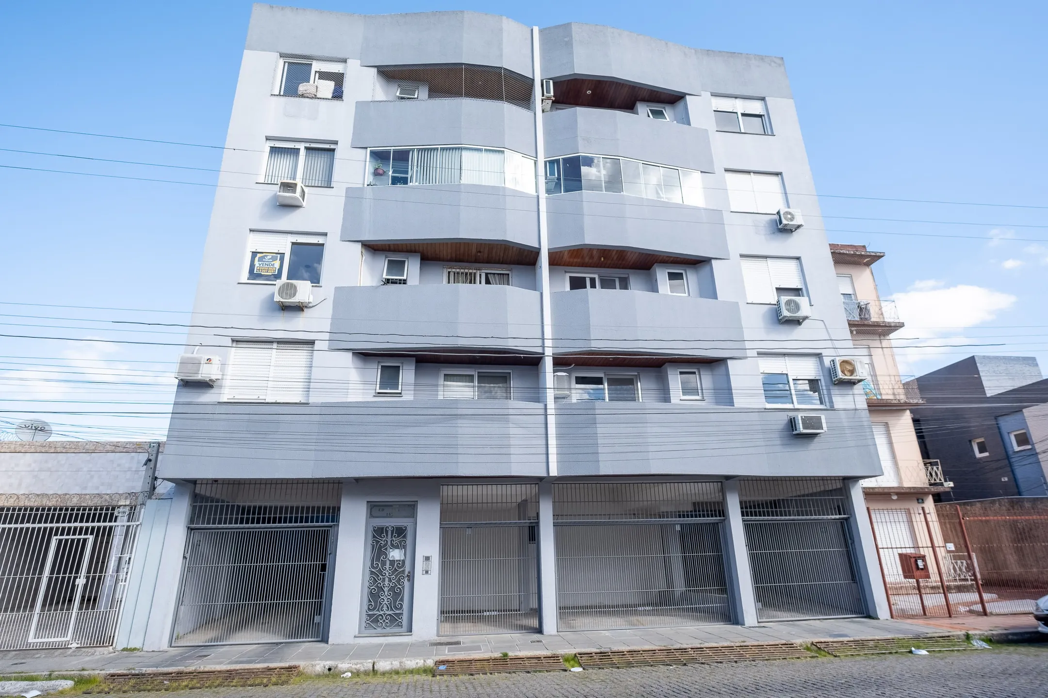 Apartamento à venda no Residencial Núbia, Centro - 87 m², 2 quartos, piso laminado, sacada com face Norte e vaga coberta. - 14