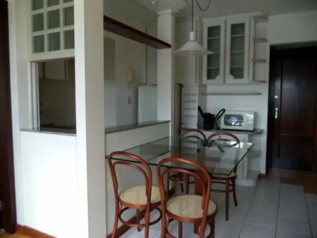 Apartamento 1 quarto e 1 banheiro, para alugar, no bairro Centro em Curitiba