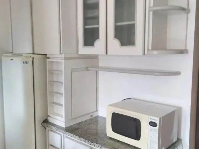 Apartamento 1 quarto e 1 banheiro, para alugar, no bairro Centro em Curitiba