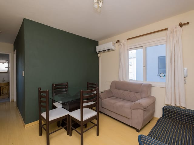 Apartamento 2 quartos e 1 banheiro, para alugar, no bairro Centro em Pelotas
