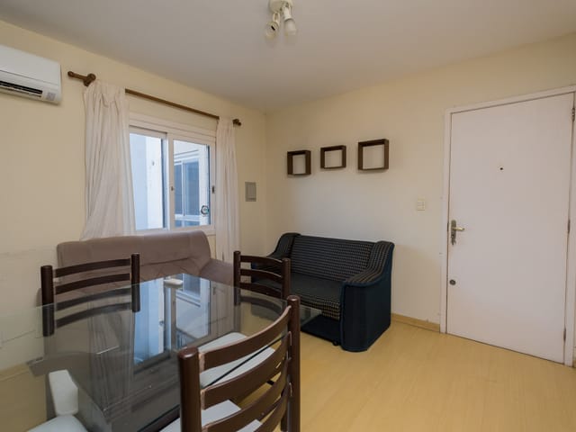 Apartamento 2 quartos e 1 banheiro, para alugar, no bairro Centro em Pelotas