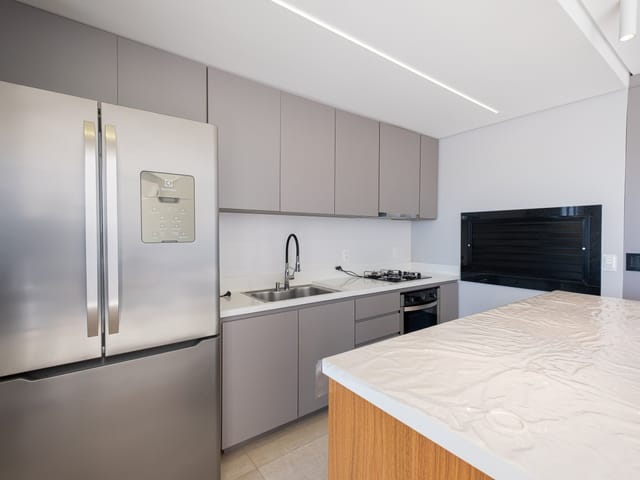 Apartamento 2 quartos e 2 banheiros, à venda ou para alugar, no bairro Três Vendas em Pelotas